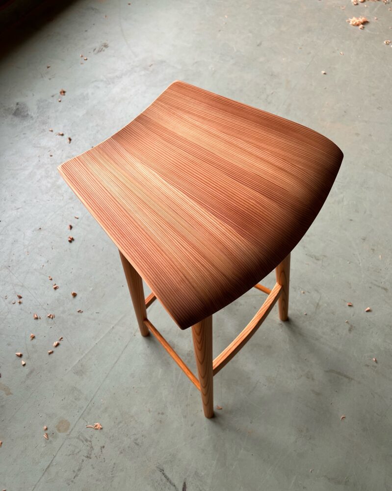 Petal bar stool by Mokkou Mori