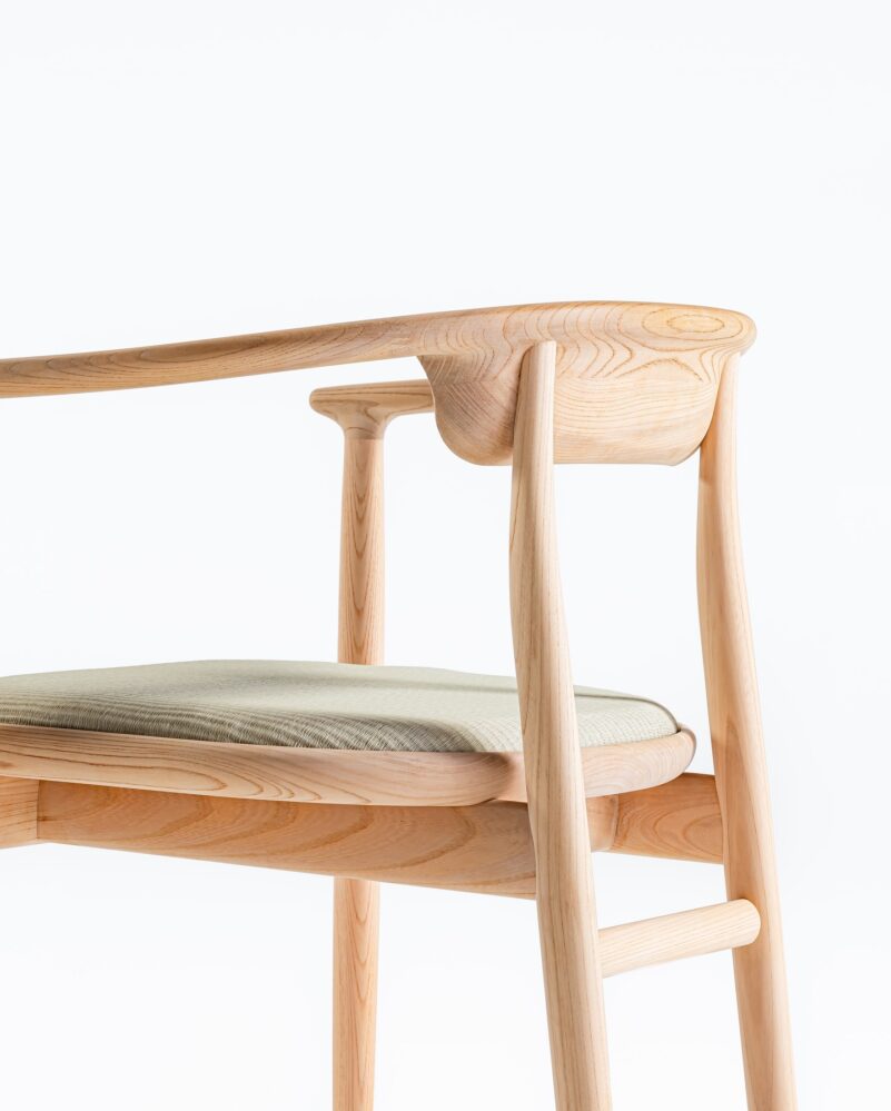 The Kouryu chair by oeo_studio