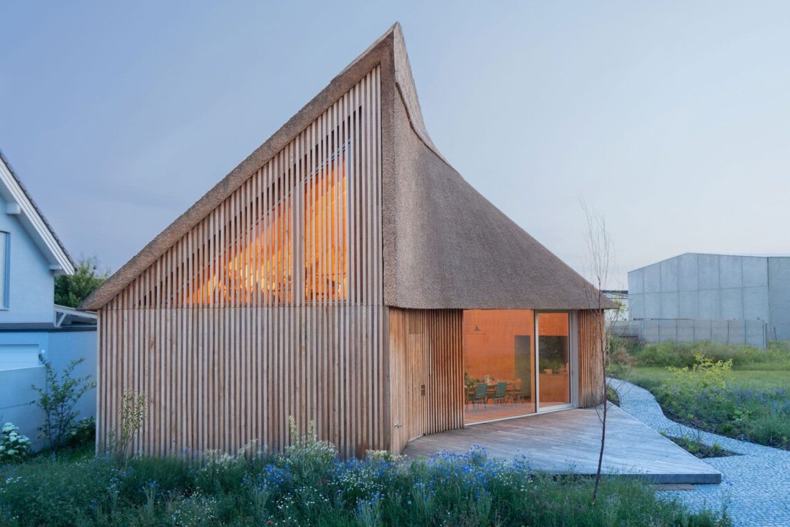 Thatched House Weiden am See by Gilbert Berthold